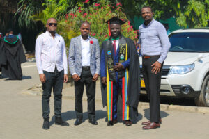 Avec des confrères médecins congolais, tous en spécialisation a Muhimbili